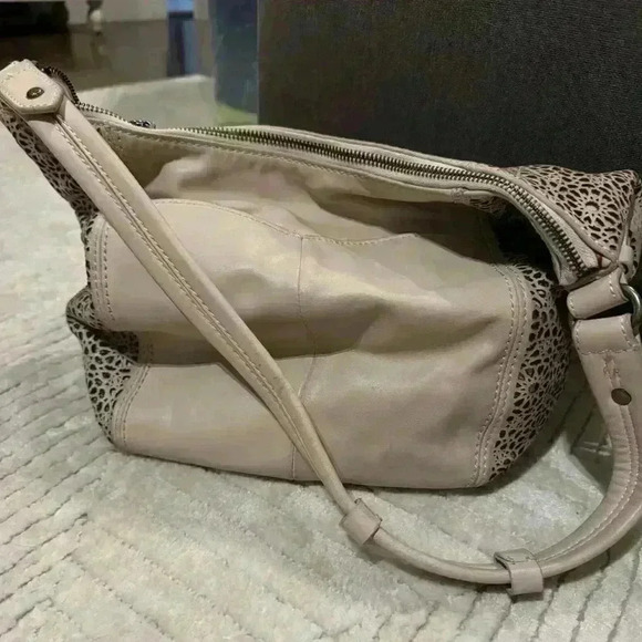 The SAK leather shoulder purse - Picture 3 of 12